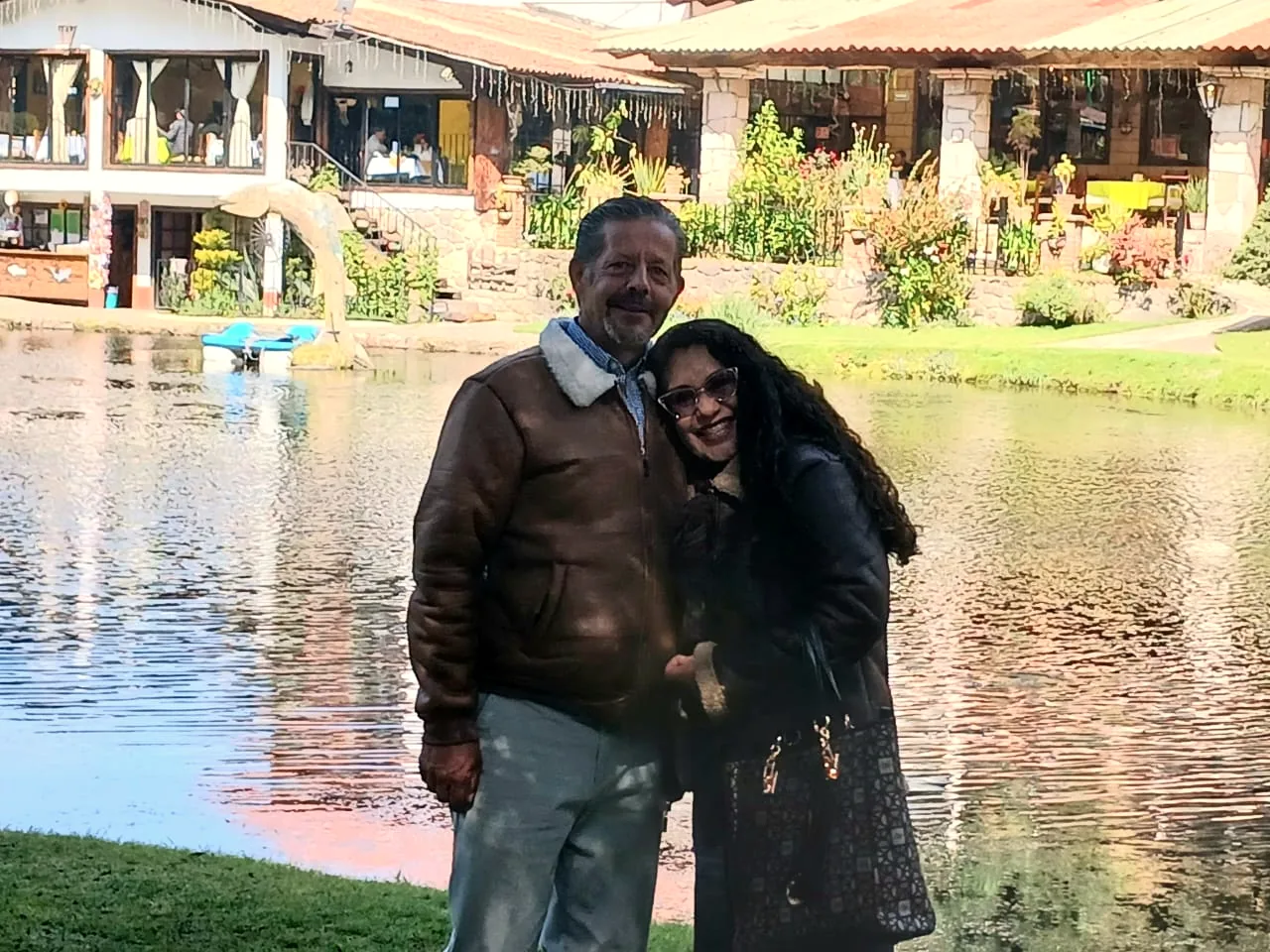 Eduardo y Ana Rosa junto al lago